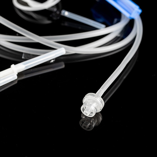 Single-Use IV Set with Needle